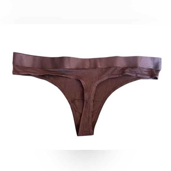 Victoria's Secret Black Logo Embellished Thong Women's Size Small NWT - Picture 2 of 6